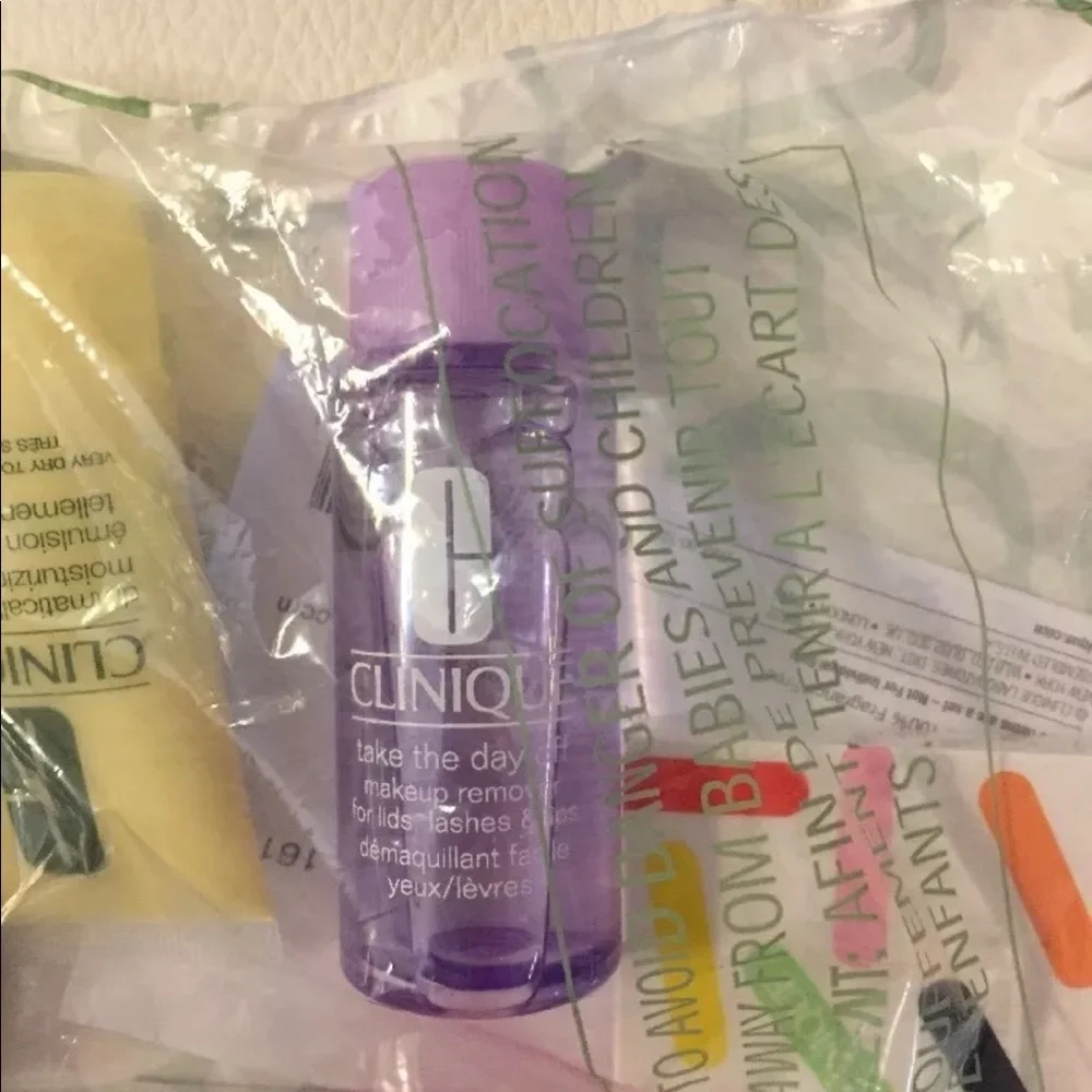 Clinique 7-piece makeup and skin care set bag